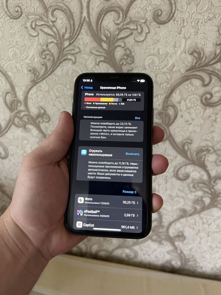 iPhone 11 / 128 GB / 100%
