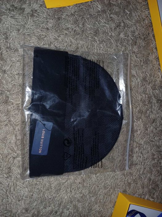 LV Зимна шапка черна