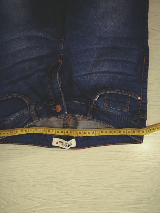 Blugi dama in condițiii foarte bune