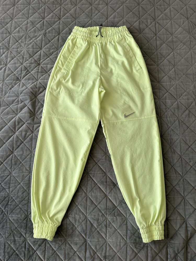 Спортен екип nike ХS