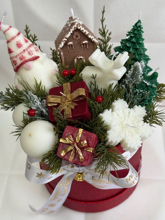 Коледни аранжировки с ароматни соеви свещи