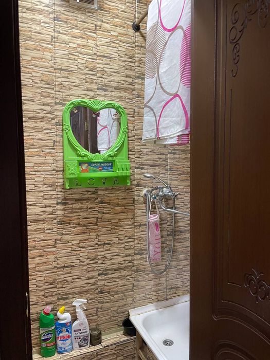 Продаётся 1/4/4 быв. Общежитие в М-Улугбекском районе