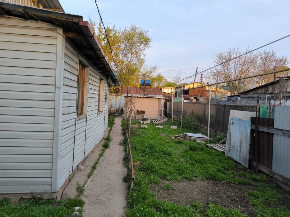 Продам часть дома в районе 13-го военного городка, в Алматы