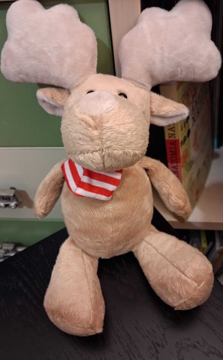 4 jucarii si 2 textile