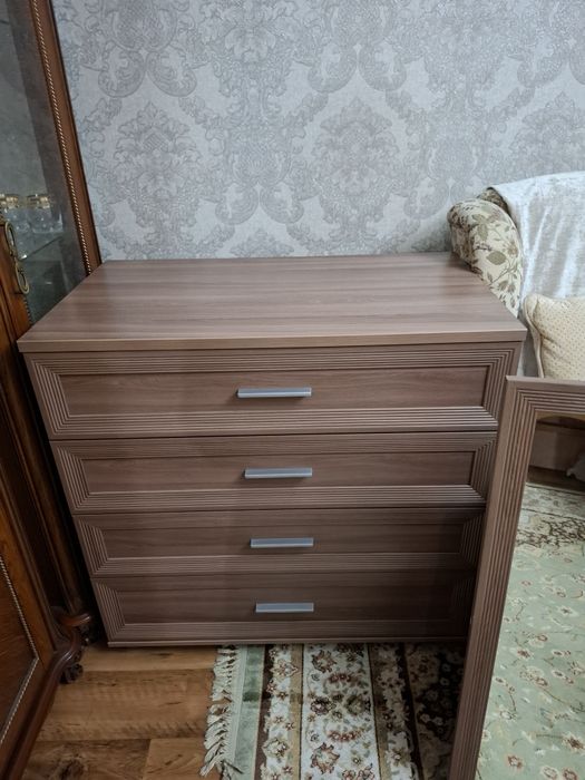 Комод с зеркалом