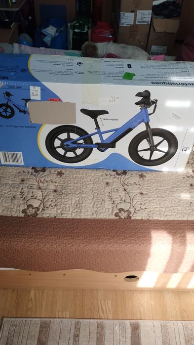 Vând bicicleta electrica copii