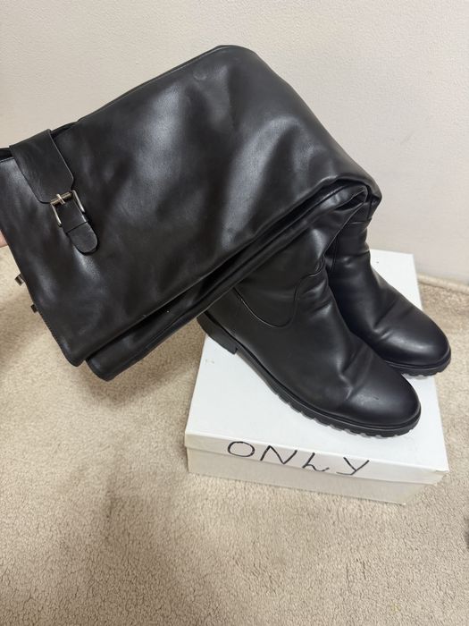 Черные кожанные зимние сапоги