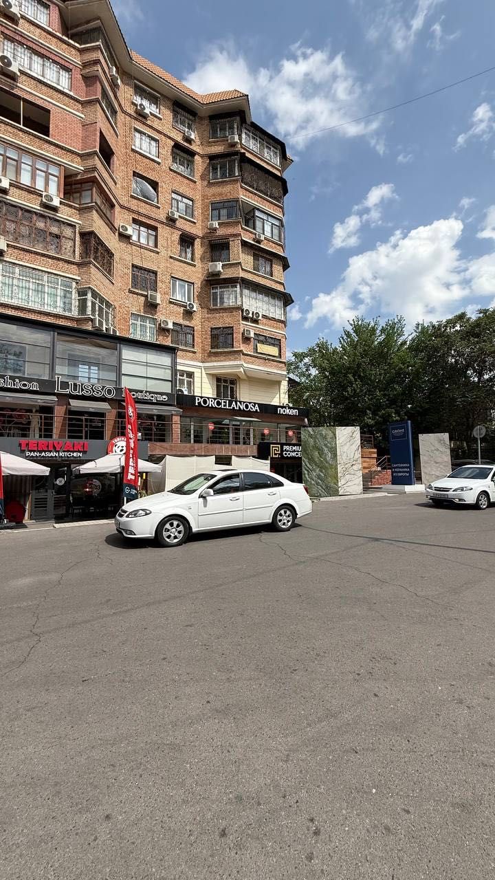 Мирабад Продаётся Квартира Под Нежилое 101 м2 ул.Чехова кафе Бон