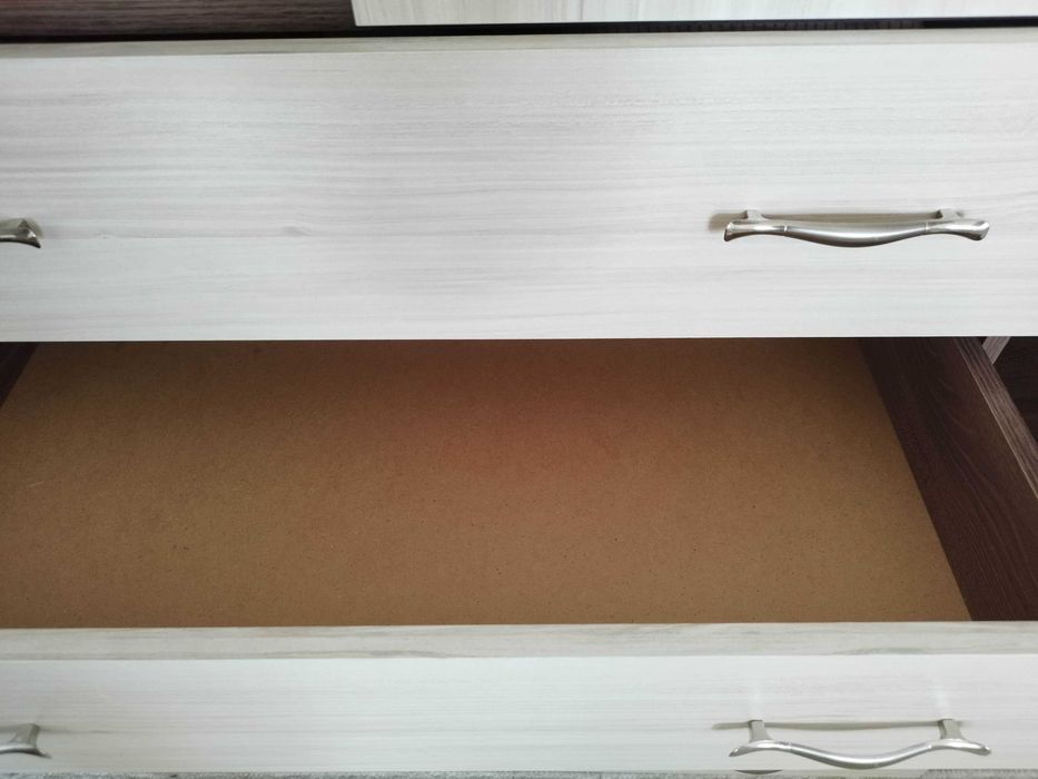 Спалня комплект с гардероб, ракла и скрин -шкафче и матрак безплатно