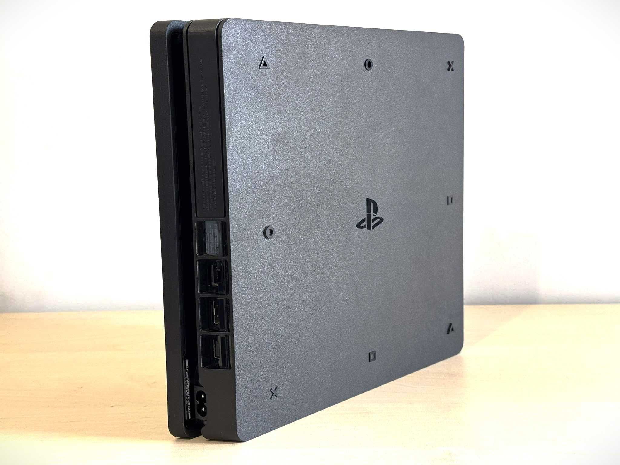 Бартер! Playstation 4 Slim 1TB + 2 контролелра и зареждаща станция!