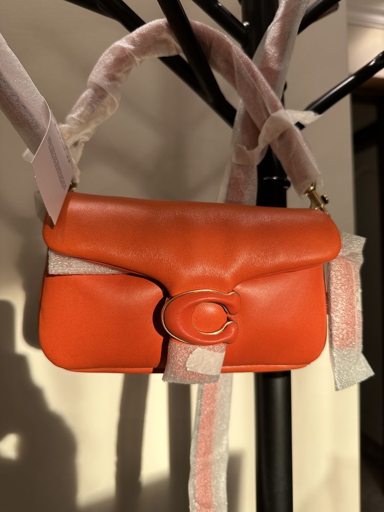 COACH 'PILLOW TABBY 18' нова чанта
