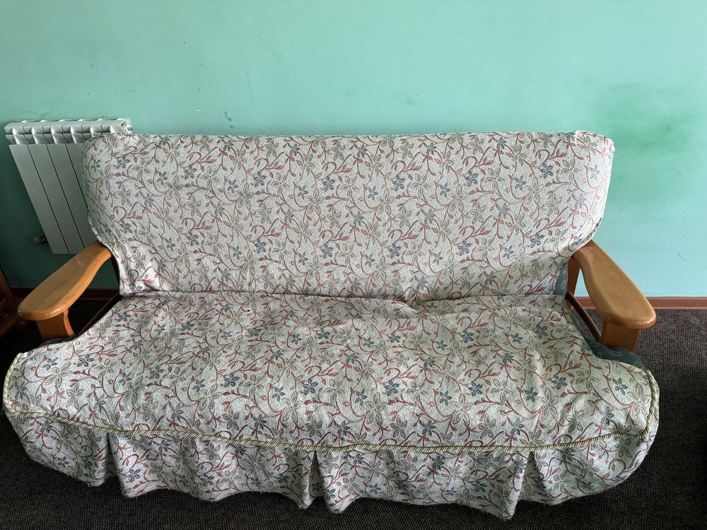 Продаются диван, кресла