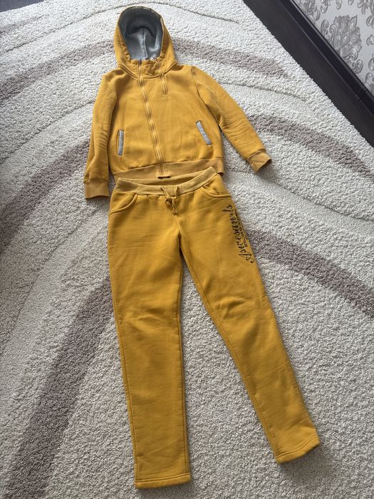 Продам костюм для девочек