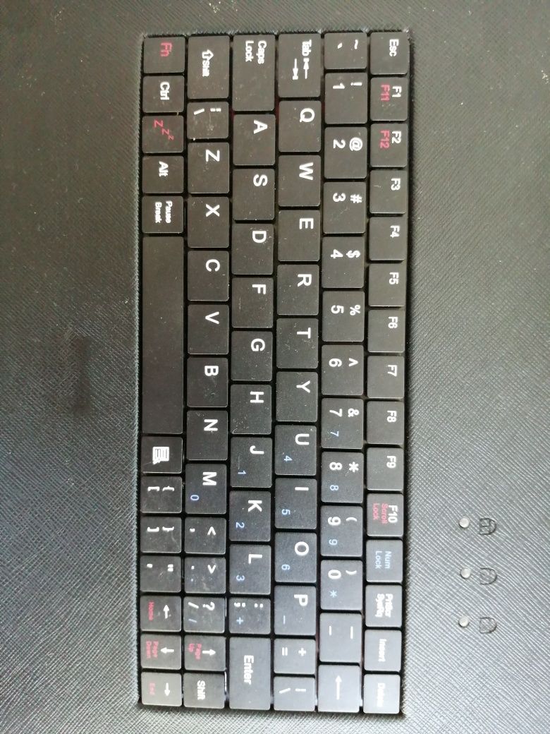 Tastatură cu microUSB pentru tablete de 10"