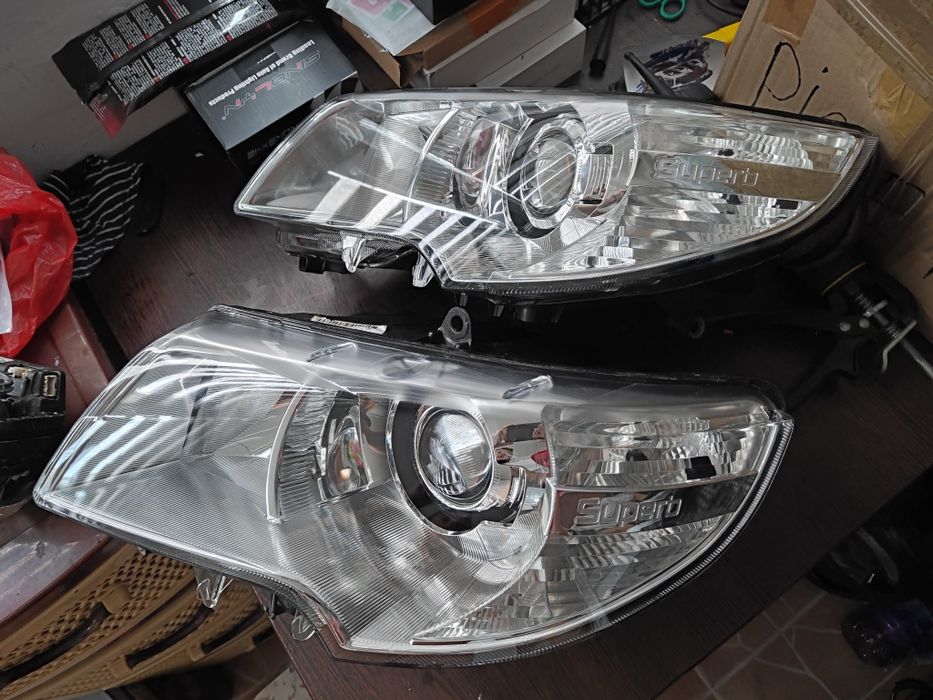 Far, Faruri Bi-Xenon Adaptiv Skoda Superb 2