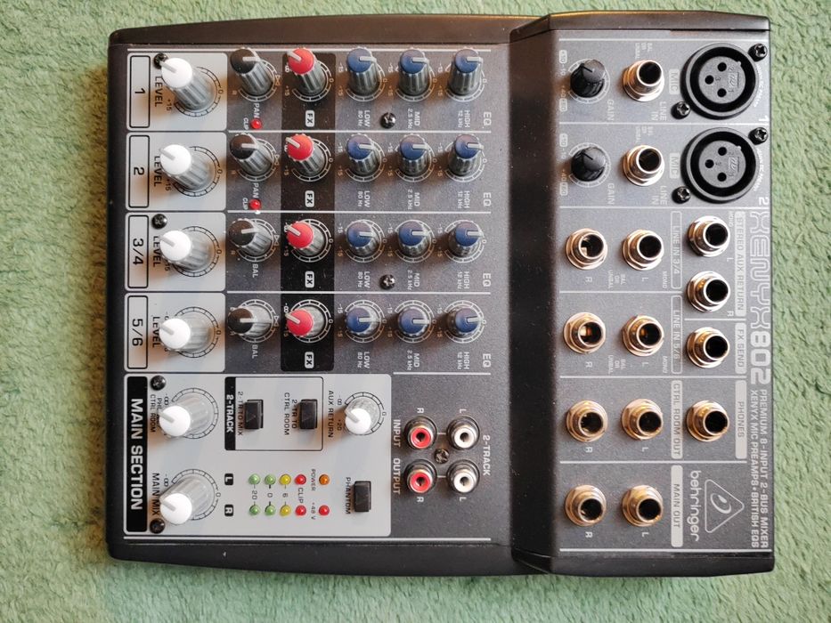Set Mixer audio Behringer Xenix Q802 si Q802USB