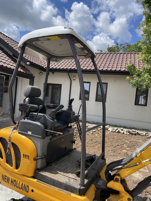 Inchiriez  miniexcavator cu brat lung si picon !