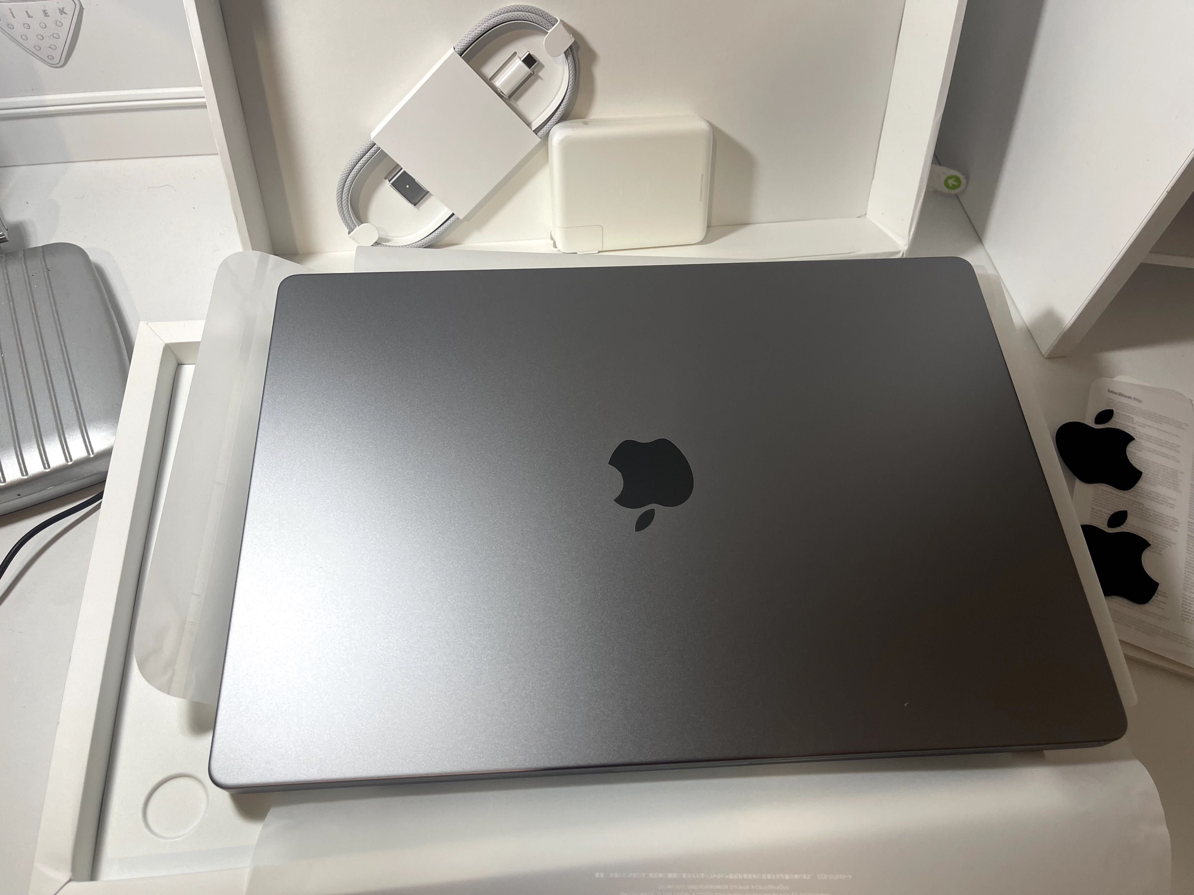 Macbook apple m2 pro экран 16 дюймов 2 tb памяти DDR 16 циклов 50