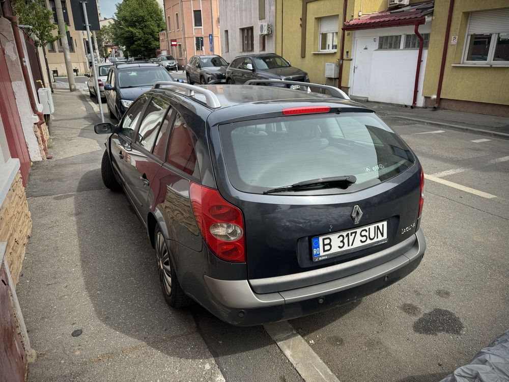 Vand Renault Laguna Break usor avariat