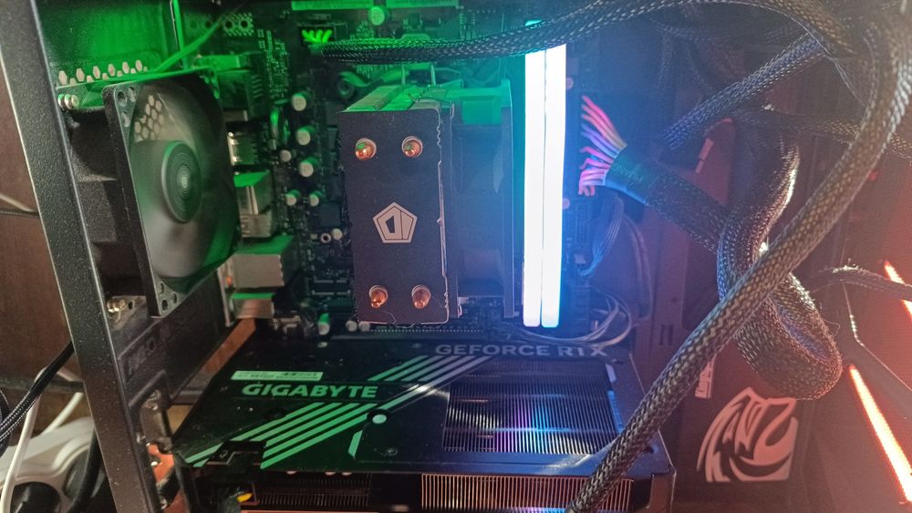 Материнская плата ,процессор intel core i 5 ,оперативная память 16 гиг