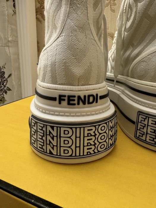Bascheti Fendi noi originali