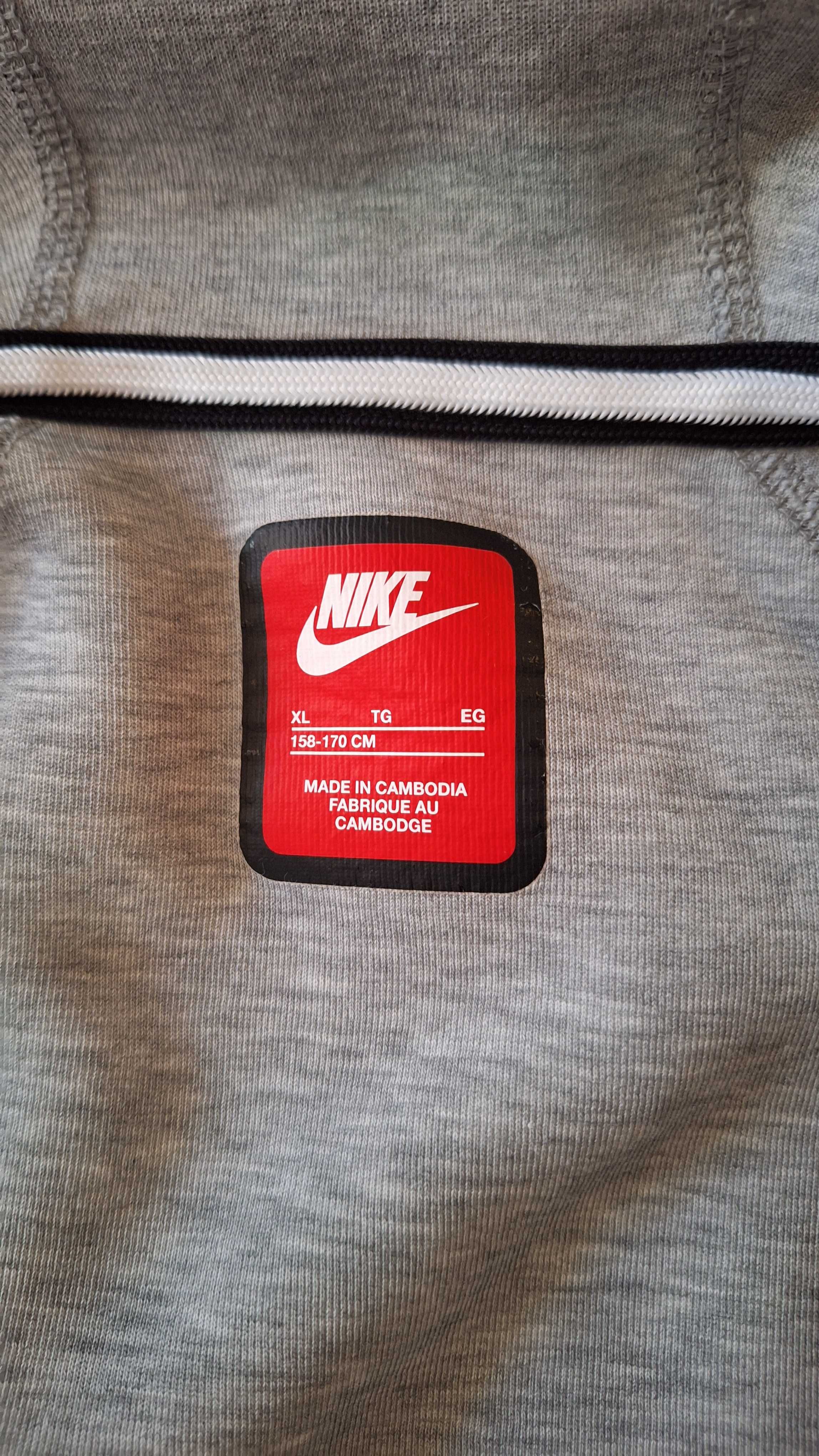 Детски анцунг NIKE TECH FLEECE