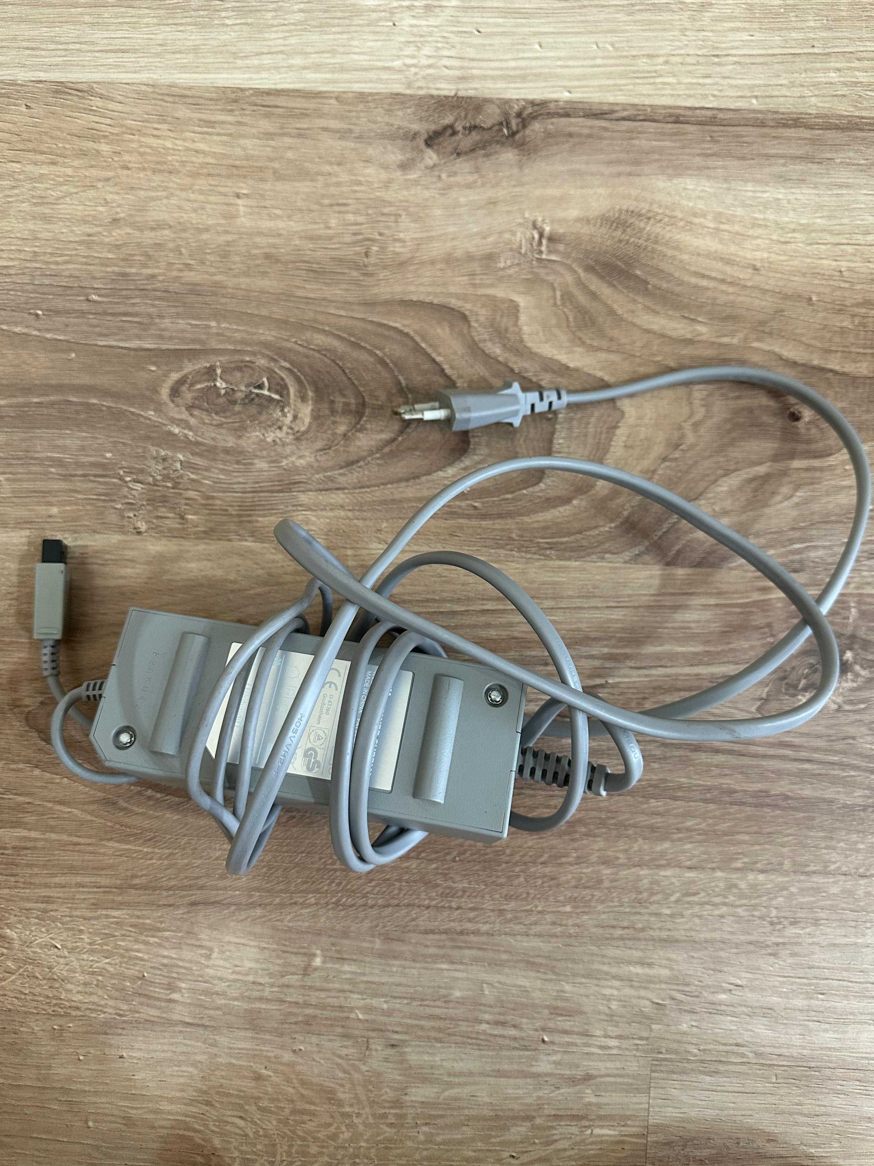 Consola Nintendo Wii, 2 manete cu nunchuk + 6 jocuri