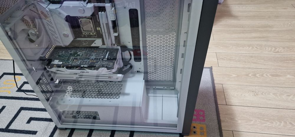 Vand carcasa Corsair 7000x rgb