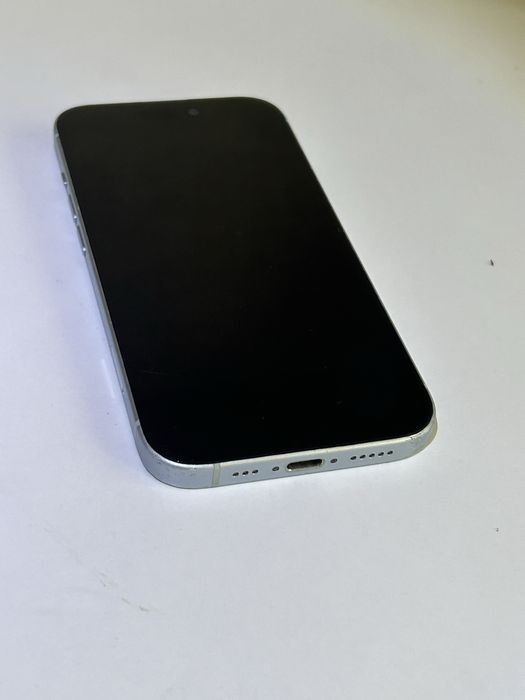 Iphone 15 blue.