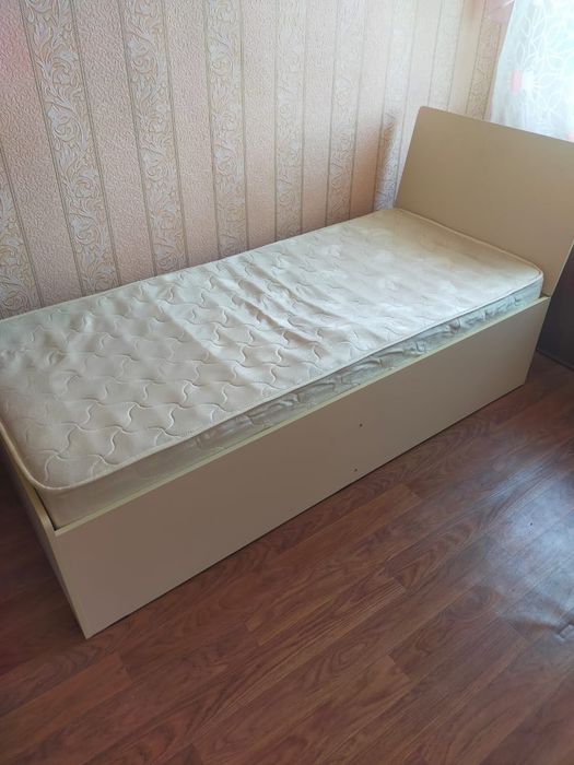 Продам кровать в отличном состоянии. Цвет-бежевый. Город Сатпаев.