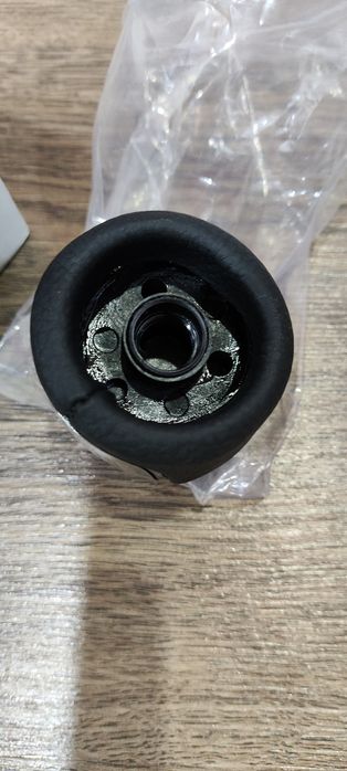 Продавам сребърна топка за скоростен лост за FORD 5-speed