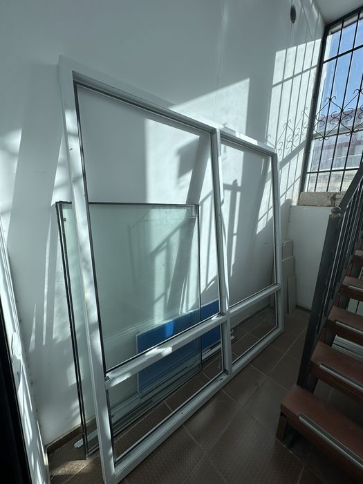 Пластиковое перегородка окно