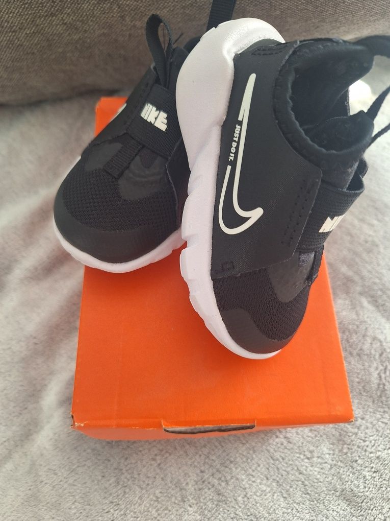Бебешки черни маратонки Nike