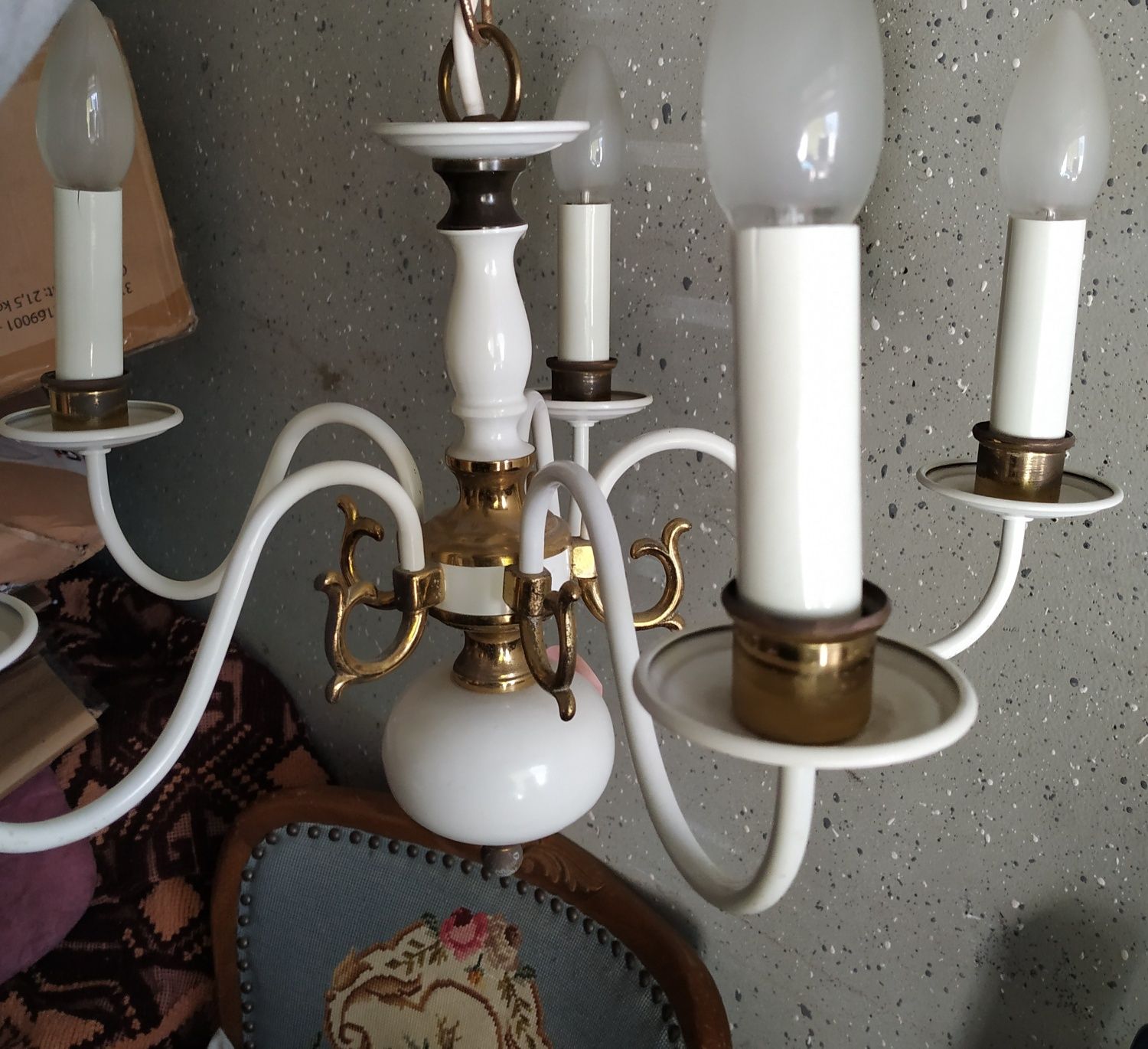 Candelabru alb u 5 brațe