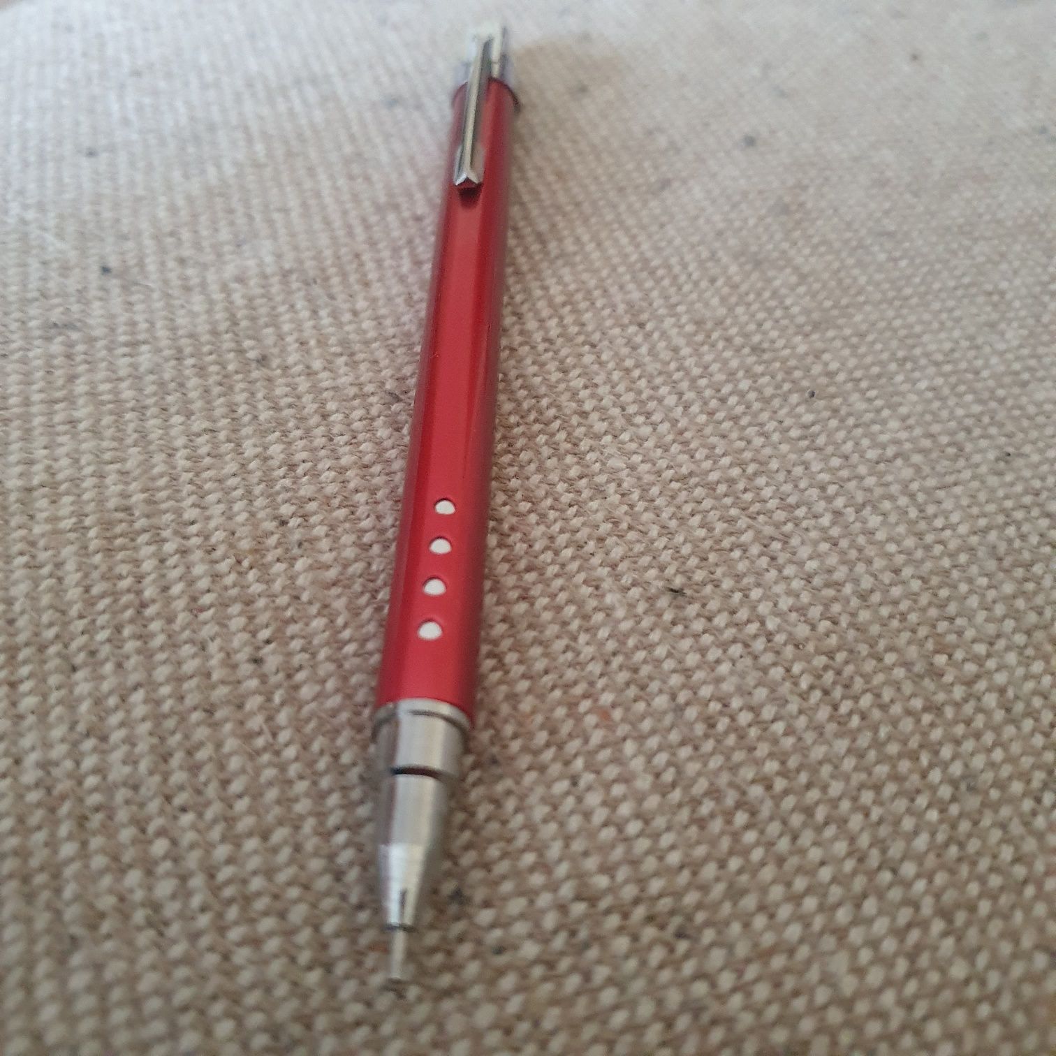 Creioane mecanice metalice  0.5 mm cu vârf retractabil