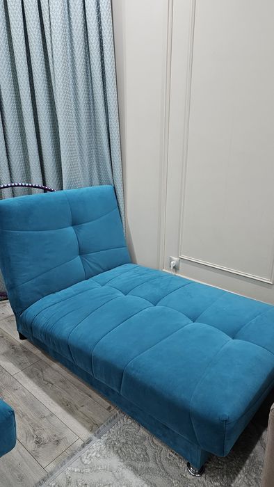 Угловой диван. Можно ставить отдельно,можно скрепить вместе.Раскладные