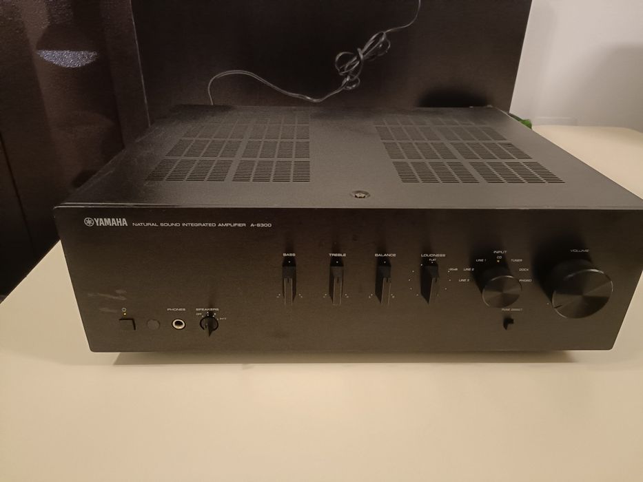 Yamaha AS 300, amplificator stereo 2x100W,  sunet extraordinar!