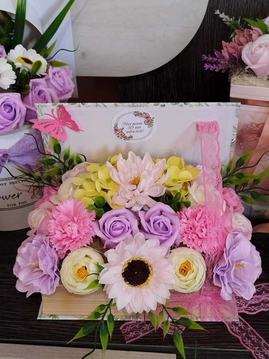 Кутия книга микс от сапунени цветя за всеки повод