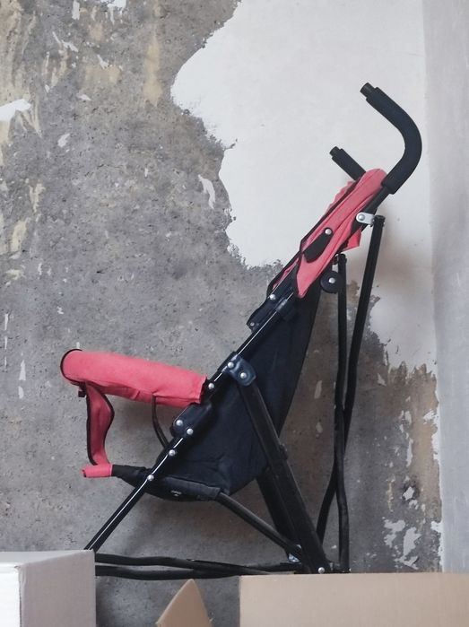 Продам летнюю коляску розовая.