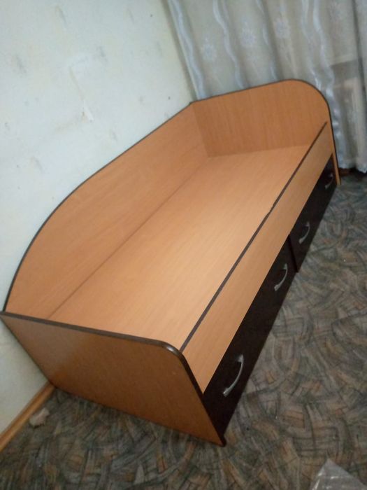 Продаётся кровать полуторка в хорошем состоянии.