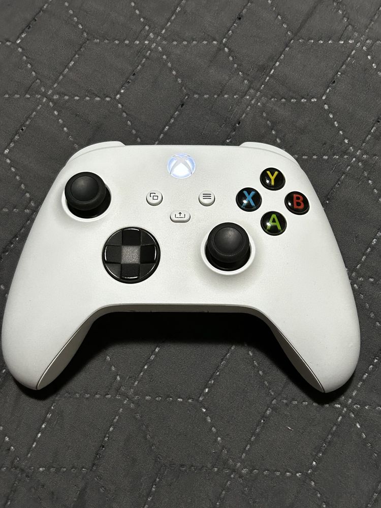 Xbox One S cu 2 controllere si 4 jocuri