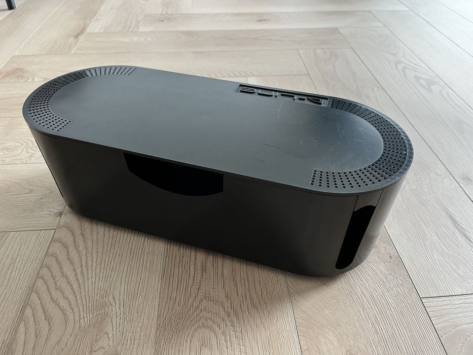 кутия за кабели и разклонители