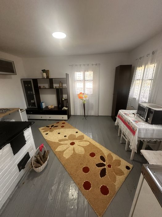 Vand casa batraneasca cu 23 ari teren in Darmanesti , Suceava