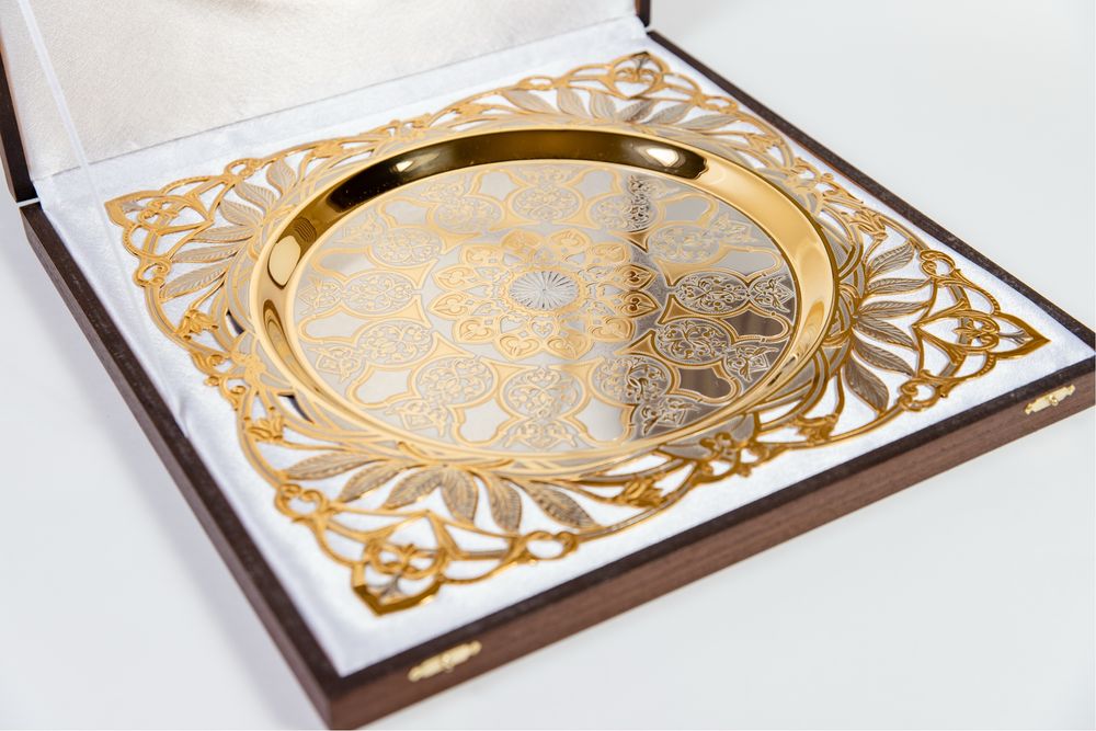 Декоративная тарелка с покрытием из золота 999 пробы