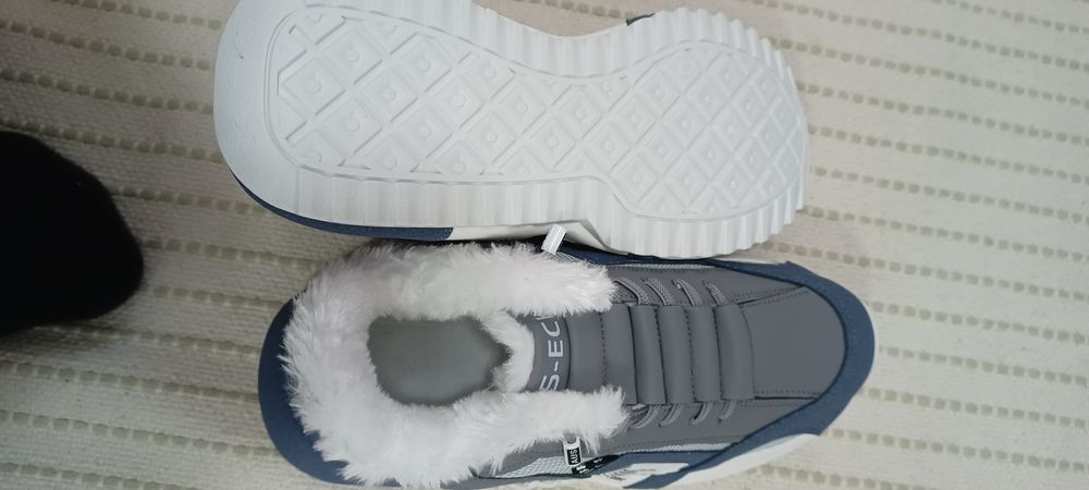 Чисто нови маратонки,есенно зимни , с пух. 40 номер