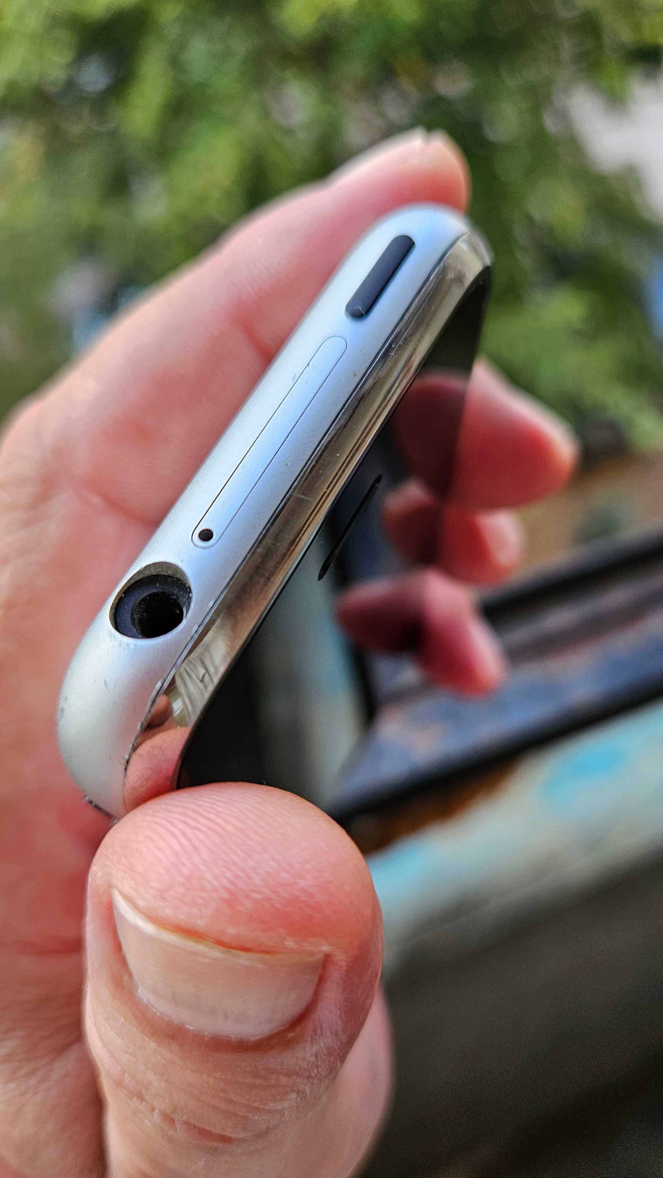Продавам Iphone 2G първия Айфон