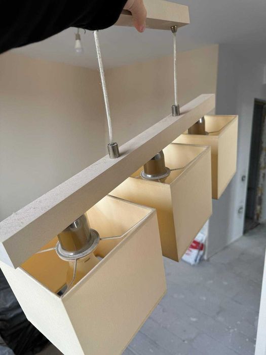 Lustre cu 3 si 4 abajururi - 120 de lei