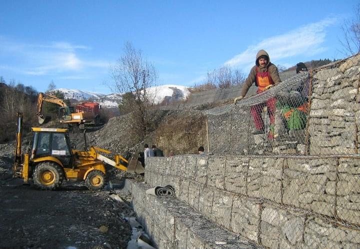 Consolidari drumuri,maluri,diguri,ziduri de sprijin cu Gabioane
