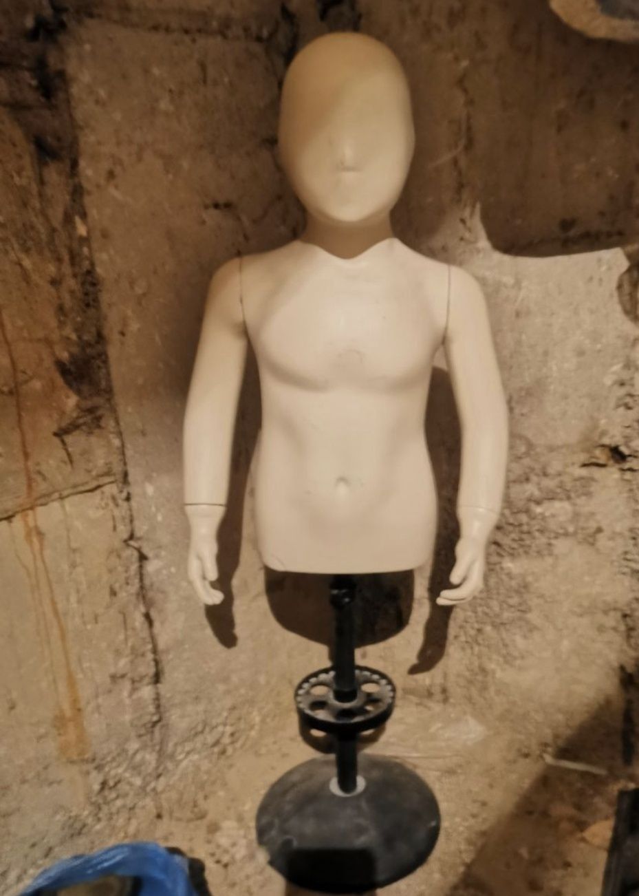 Vand manechini copii si adulti
