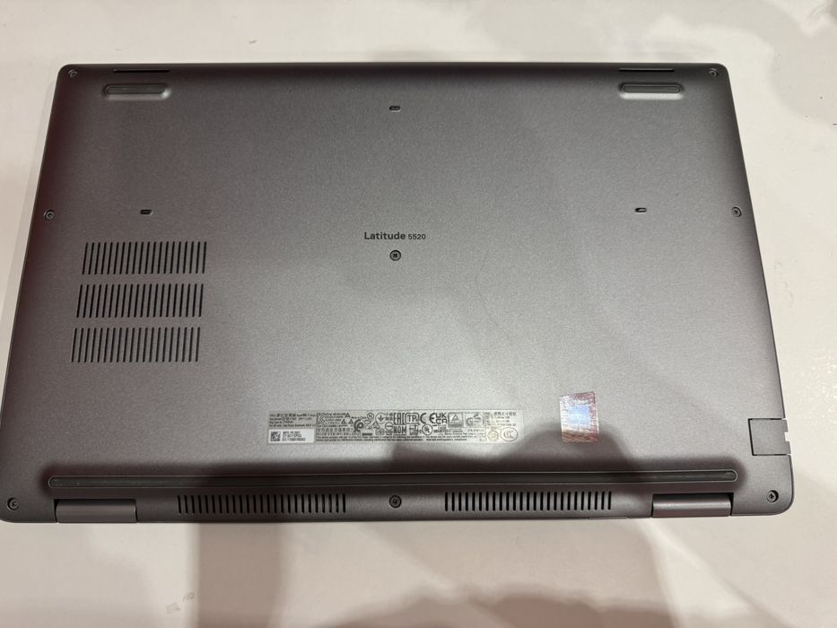 Лаптоп dell latitude 5520 Intel core I5  16 Ram 512 SSD